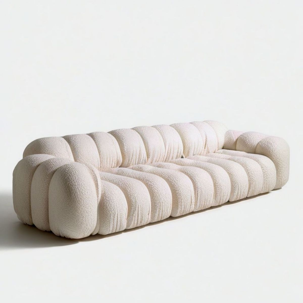 Geschwungenes 3-Sitzer-Sofa 240 x 105 x 75 cm in Cremeweiss mit Bouclé-Polyesterbezug